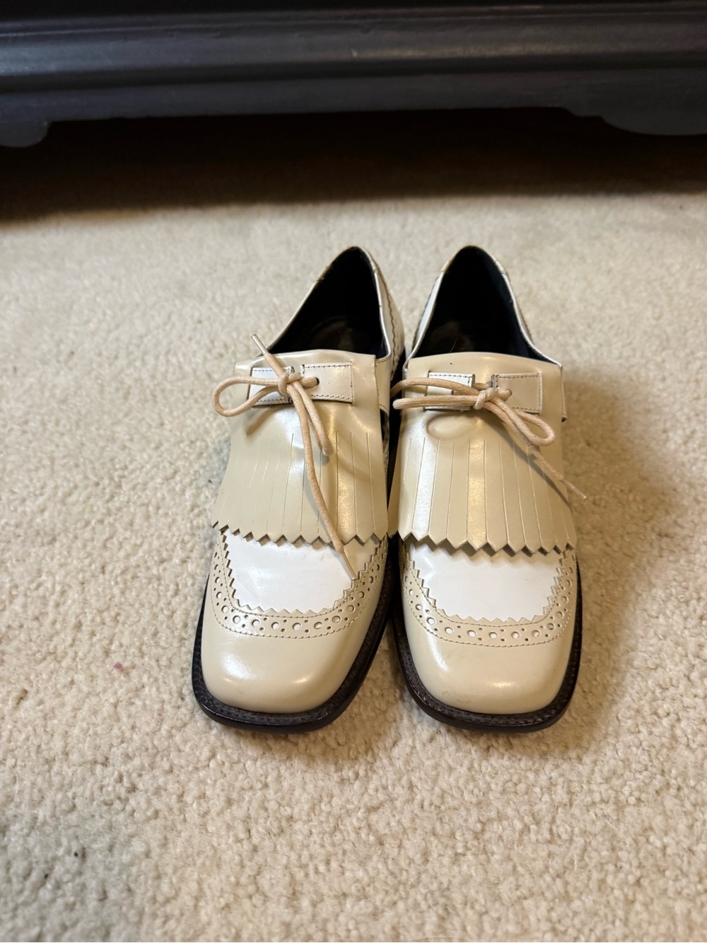 Kenneth Cole New York Two-Tone Cream and White Kiltie Lace-Up Loafers